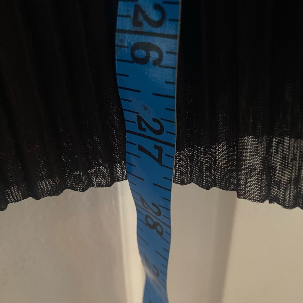 Avenue Black Pleated Midi Skirt, size 18/20 - Picture 7 of 7